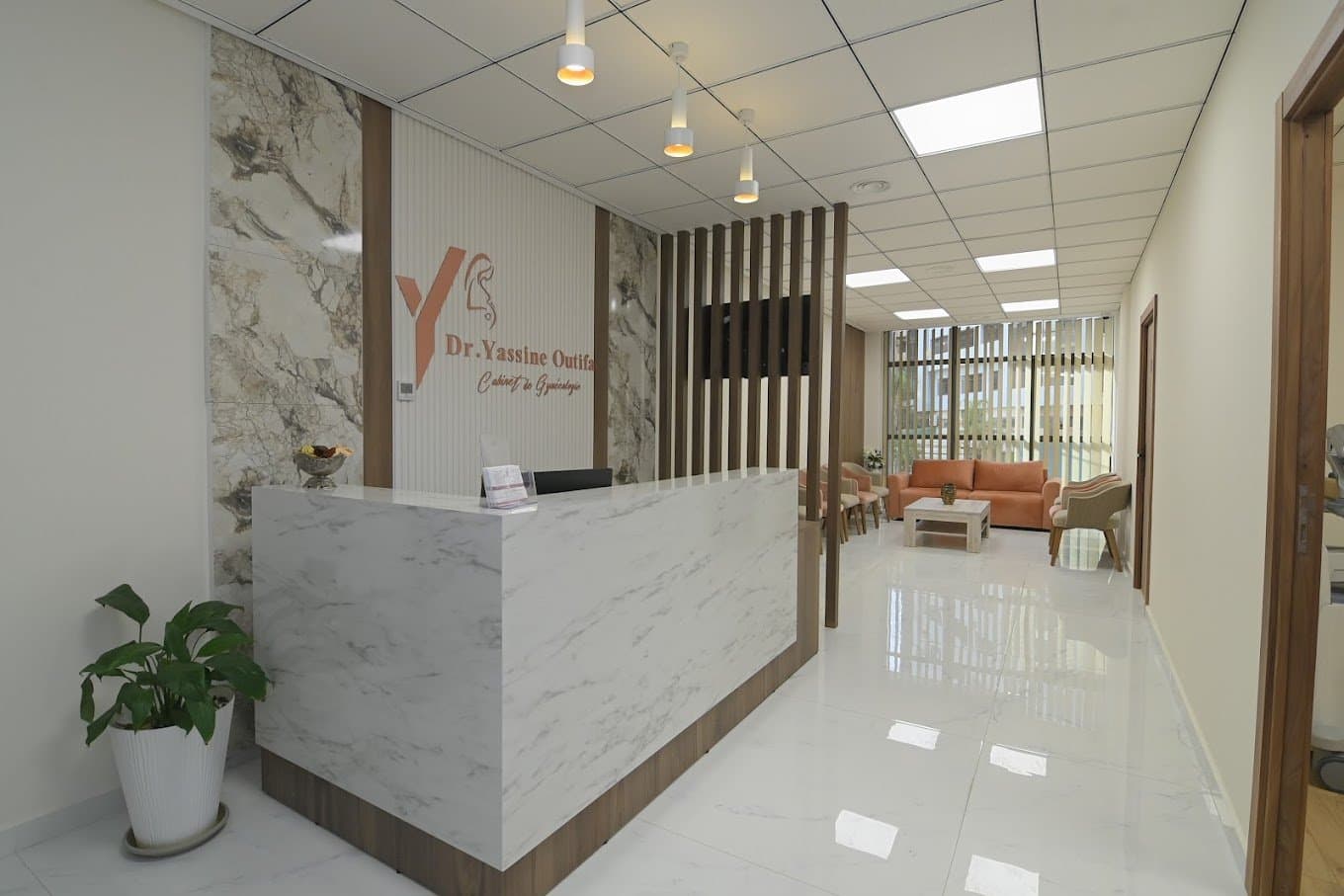 Accueil du cabinet du Dr. Yassine OUTIFA, gynécologue-obstétricien à Meknès